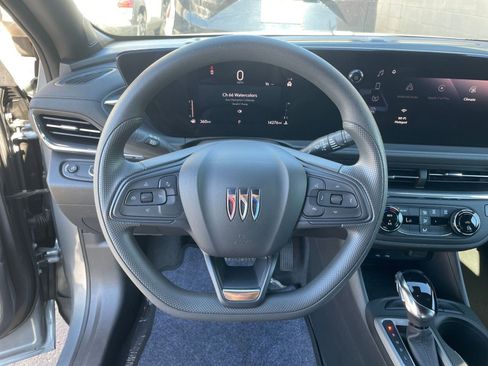 Used 2025 Buick Envista Preferred image 25