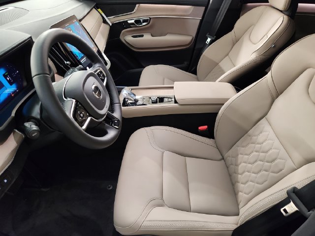 New 2026 Volvo XC90 T8 Plus w/ Protection Package Premier AWD/4WD image 14