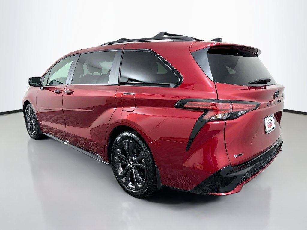 Used 2026 Toyota Sienna XSE FWD image 7
