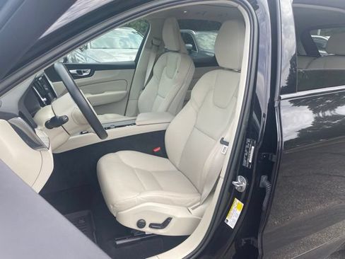 Used 2023 Volvo XC60 B5 Plus w/ Climate Package AWD/4WD image 17