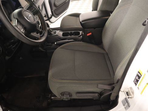 Used 2024 Jeep Wrangler Sport S image 11