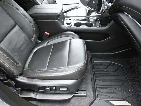 Used 2020 Chevrolet Traverse LT w/ LT Premium Package FWD image 29
