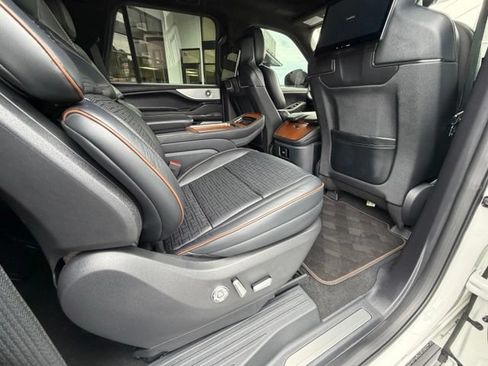 Used 2025 Lincoln Navigator L Black Label AWD/4WD image 4