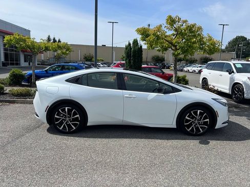 Certified 2026 Toyota Prius Plug-In Hybrid FWD image 5