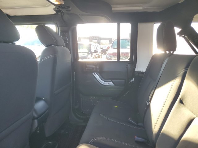 Used 2018 Jeep Wrangler Unlimited Sahara AWD/4WD image 8