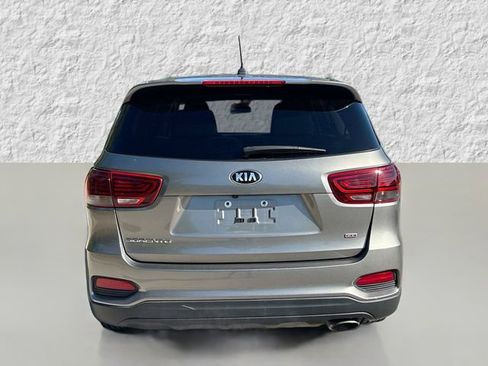 Used 2019 Kia Sorento L image 4