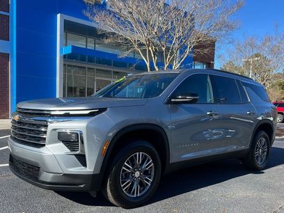 Used 2025 Chevrolet Traverse LT