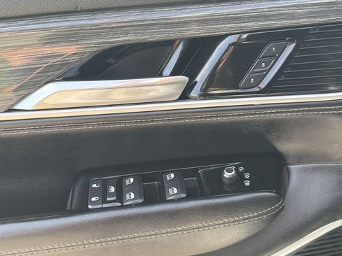 Used 2022 Jeep Wagoneer Series II AWD/4WD image 15