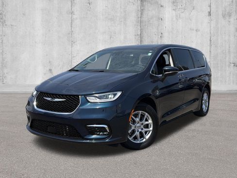 Used 2023 Chrysler Pacifica Touring-L FWD image 1