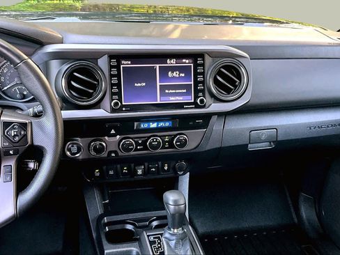 Used 2023 Toyota Tacoma TRD Off-Road w/ Technology Package AWD/4WD image 7