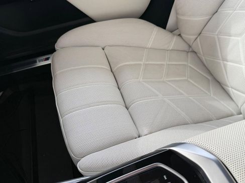 Used 2025 BMW 740i xDrive w/ Executive Package image 18