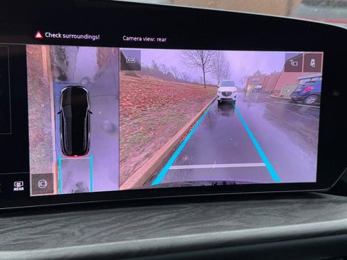 Used 2025 Audi Q5 Premium w/ Convenience Package image 21