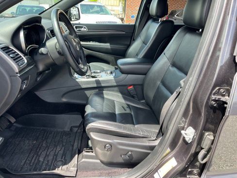 Used 2019 Jeep Grand Cherokee Limited AWD/4WD image 12