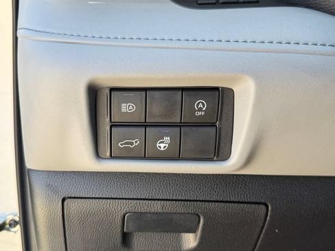 Used 2023 Toyota Highlander Limited FWD image 19