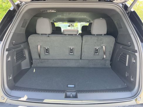 New 2025 Chevrolet Traverse LT w/ Driver Confidence Package FWD image 25