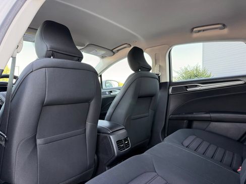 Used 2019 Ford Fusion SE FWD image 15