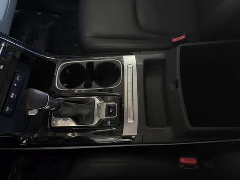Used 2024 Kia Carnival EX FWD image 37