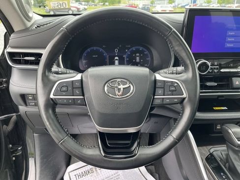 Used 2023 Toyota Highlander Platinum AWD/4WD image 15
