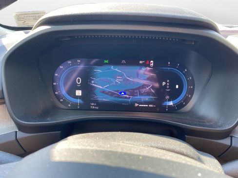 Used 2024 Volvo XC40 B5 Ultimate w/ Protection Package Premier image 11