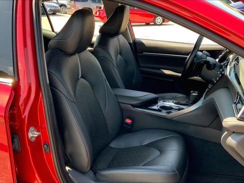 Used 2019 Toyota Camry XSE FWD image 9