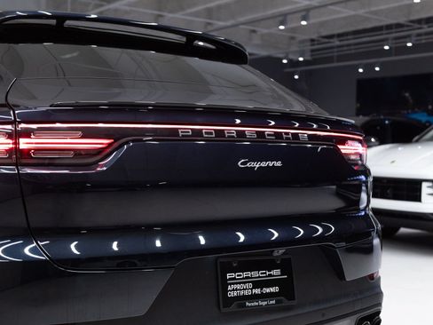 Certified 2023 Porsche Cayenne Coupe AWD/4WD image 31