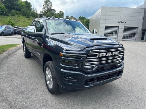 Used 2026 RAM 2500 Laramie w/ Sport Appearance Package AWD/4WD image 4