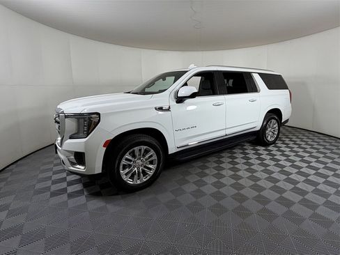 Used 2024 GMC Yukon XL SLT image 2