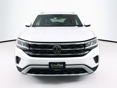 Used 2022 Volkswagen Atlas Cross Sport SE w/ Panoramic Sunroof Package FWD image 2