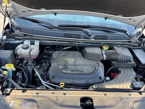 Certified 2023 Chrysler Pacifica Touring-L image 36