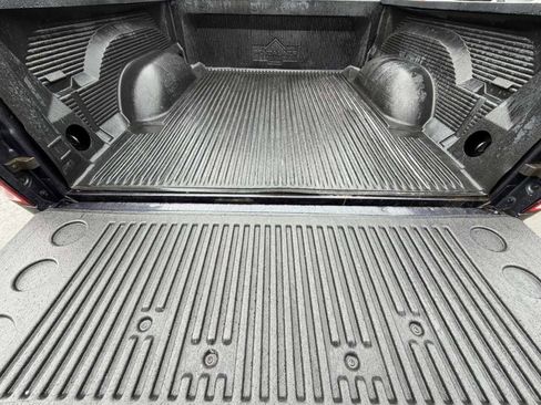 Used 2018 RAM 1500 Classic SLT AWD/4WD image 8