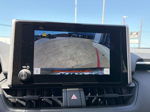 Used 2025 Toyota RAV4 LE AWD/4WD image 18