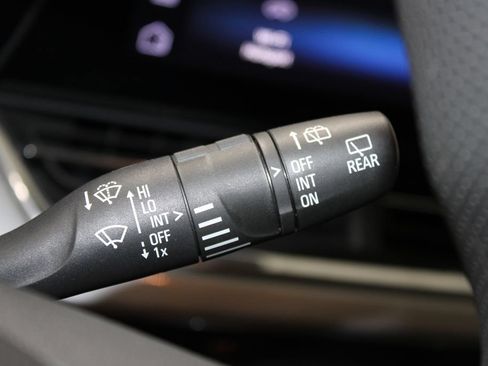 Used 2025 Chevrolet Trax LT FWD image 43
