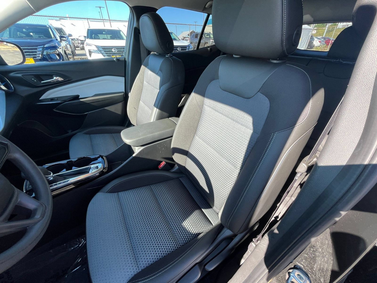 Used 2025 Chevrolet Trax LT FWD image 36