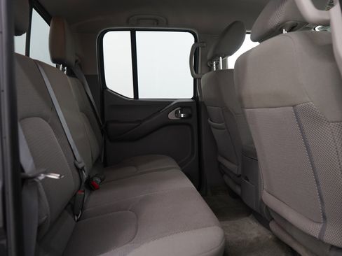 Used 2017 Nissan Frontier SV w/ SV Value Truck Package AWD/4WD image 12
