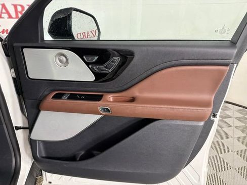 Used 2025 Lincoln Aviator Reserve w/ Luxury Package RWD image 30