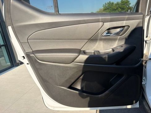 Used 2022 Chevrolet Traverse LT AWD/4WD image 19