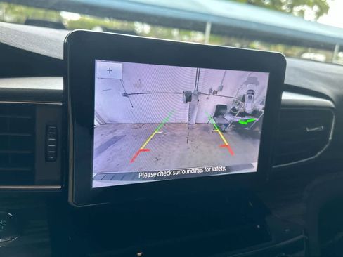 Used 2023 Ford Explorer Limited w/ Equipment Group 301A AWD/4WD image 19