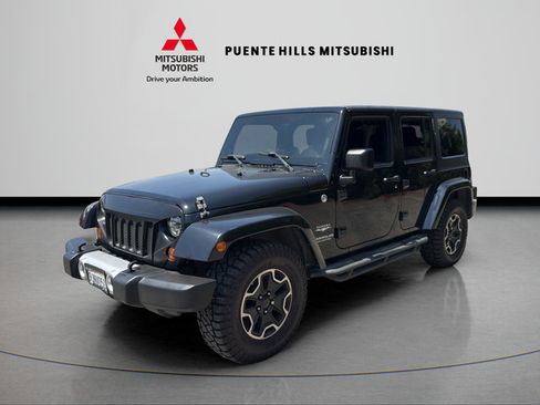 Used 2013 Jeep Wrangler Unlimited Sahara w/ Connectivity Group AWD/4WD image 1