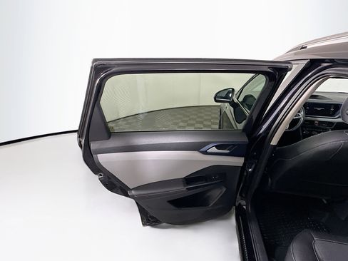 Used 2024 Volkswagen Taos SE image 27