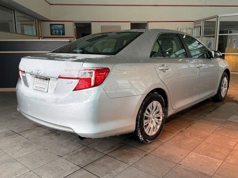 Used 2014 Toyota Camry LE image 3