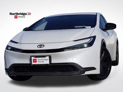 Used 2023 Toyota Prius LE image 1