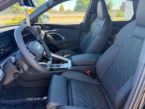 New 2025 Audi SQ5 Prestige image 12