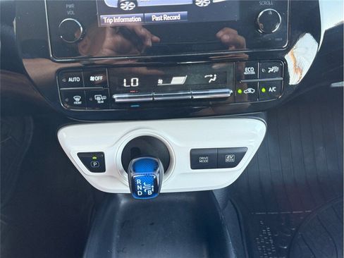 Used 2017 Toyota Prius Two FWD image 19