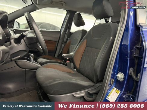 Used 2020 Nissan Kicks SR FWD image 16