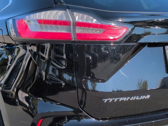 Used 2024 Ford Edge Titanium w/ Class II Trailer Tow Package AWD/4WD image 12
