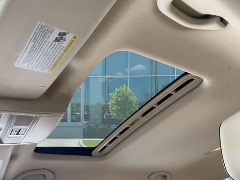 Used 2017 Volkswagen Passat 1.8T SE w/ SE Lighting Package image 16