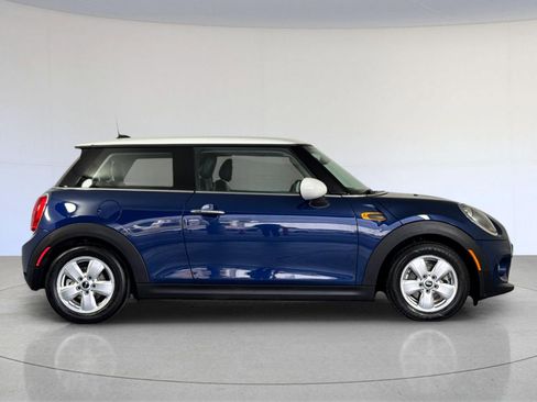 Used 2017 MINI Cooper 2-Door Hardtop image 8