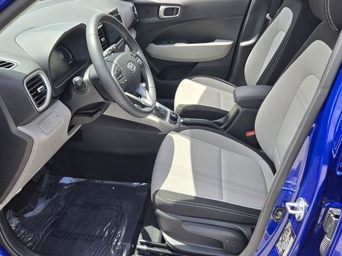 Certified 2025 Hyundai Venue SEL FWD image 10