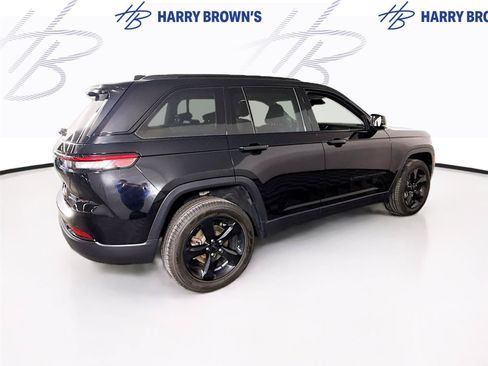 Used 2023 Jeep Grand Cherokee Limited w/ Luxury Tech Group II AWD/4WD image 34