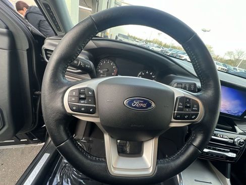 Used 2021 Ford Explorer Limited w/ Equipment Group 301A AWD/4WD image 16